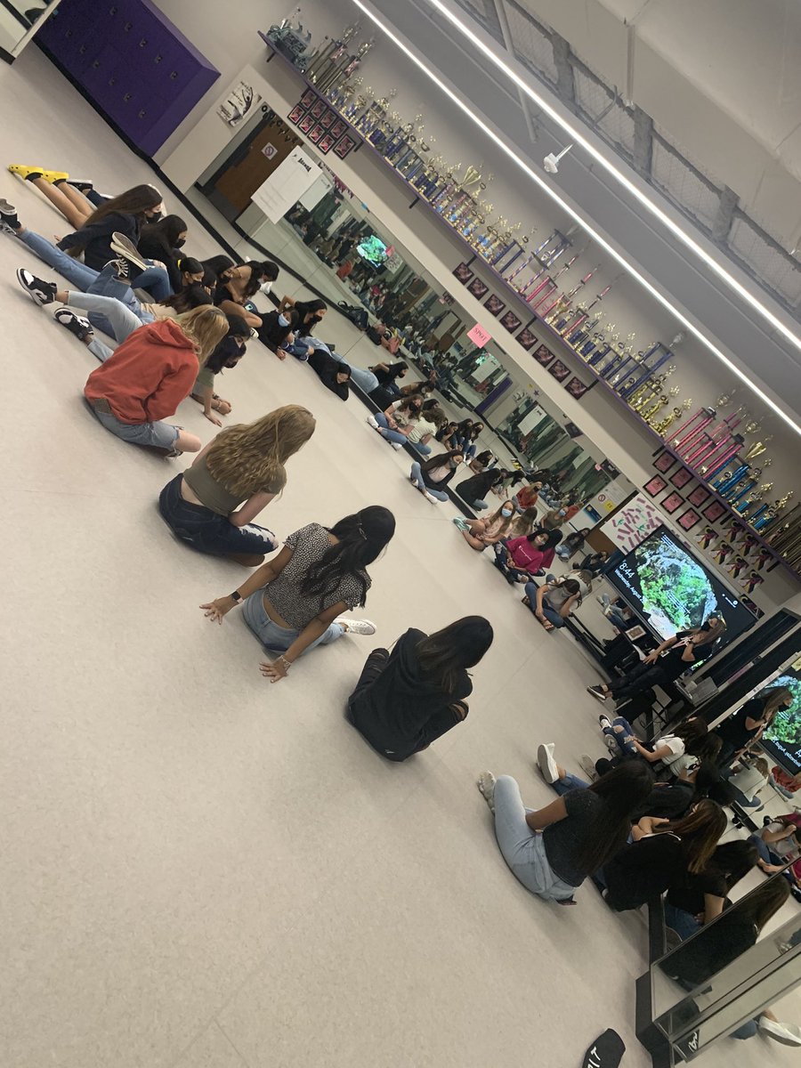 Our Rattler Ready morning meeting time is off to a fantastic start! 🐍💜 Great work teachers and students! 👍🏼 <a href="/Coach_Lamkin/">James Lamkin</a> <a href="/GoodnightSMCISD/">Goodnight Middle School</a> #ReimagineOurFuture