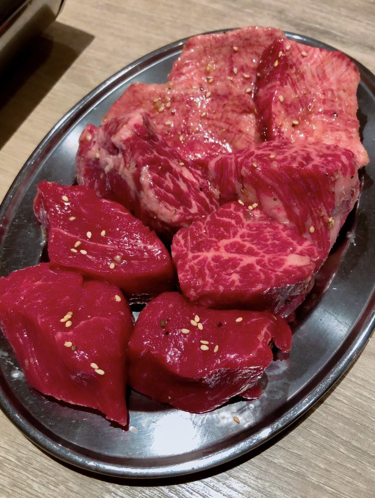 ippei_peipei's tweet photo. "焼肉はやみ" Yakiniku Hayami @Takadanobaba ⭐︎5

・Very thick three part steak set
¥5980

"ハラミ" skirt steak
"タン" tongue
"ヒレ" fillet

That's awesome!!

#deeptokyoexplore
#yakiniku 
#焼肉はやみ 
#極厚 
#高田馬場グルメ 
#焼肉部 https://t.co/kBRBlP3i6U