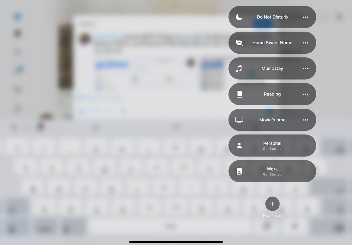ChayanP_'s tweet image. #ios15beta ชอบตรงที่สร้างโหมดFocusแล้วปรับตั้งรูปแบบได้ว่าจะให้ใครติดต่อเราได้บ้าง ให้แอปไหนแจ้งเตือนได้ เปลี่ยนชื่อโหมดได้ ถ้าเป็น ios14 ก็คือ เปิด do not disturb ก็คือยืดหยุ่นมากกว่าเดิม แอบคิดถึงฟัก์ชั่น Profile ในโนเกียหรือใน windows