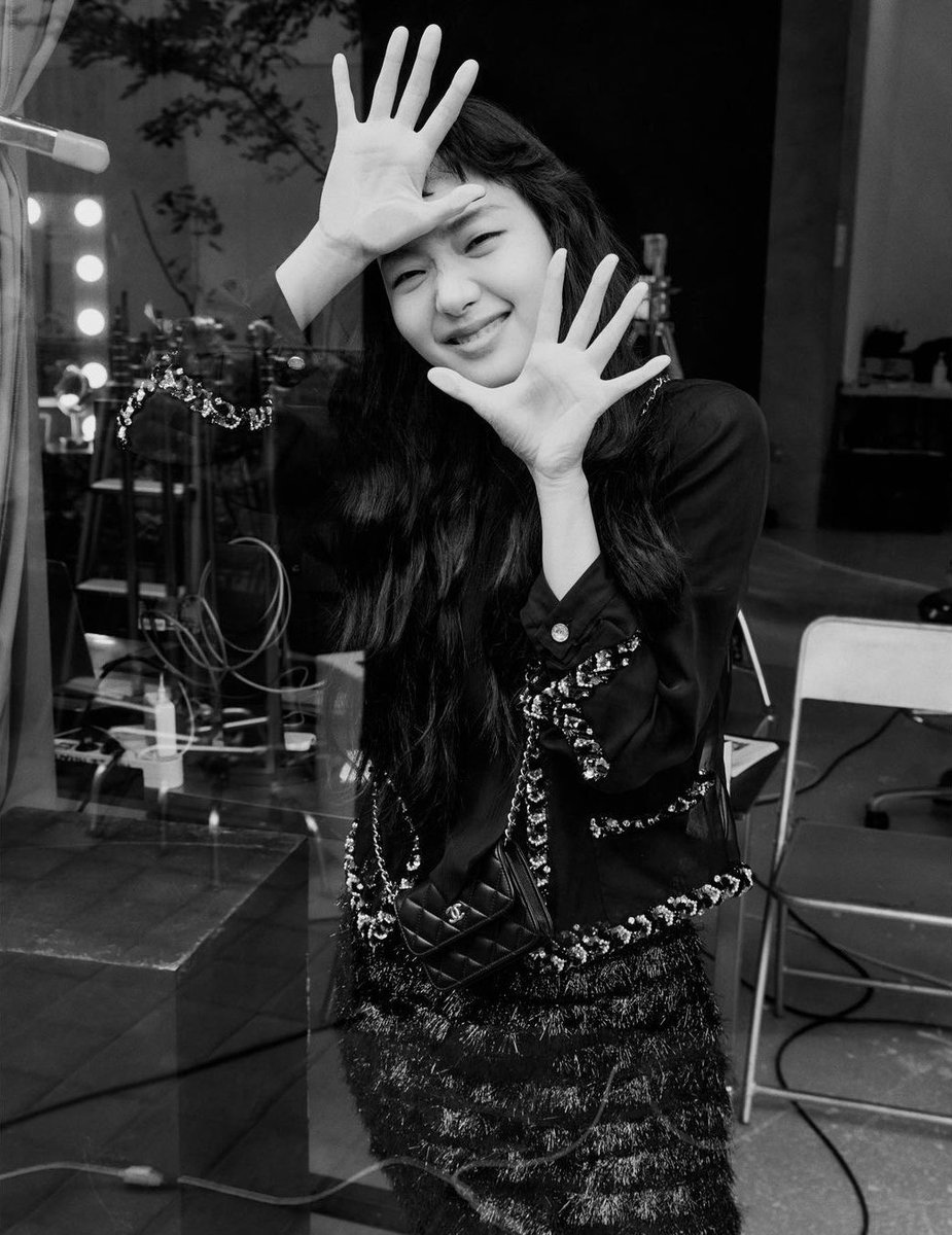 ggoneprecious's tweet photo. Gorgeous Chanel Ambassador Ggone posted her photos from WKorea on IG. 
Kim Go Eun x Chanel x WKorea
#KimGoEun #김고은

https://t.co/DD1d5G6x1N https://t.co/N8UiXZ8PsZ