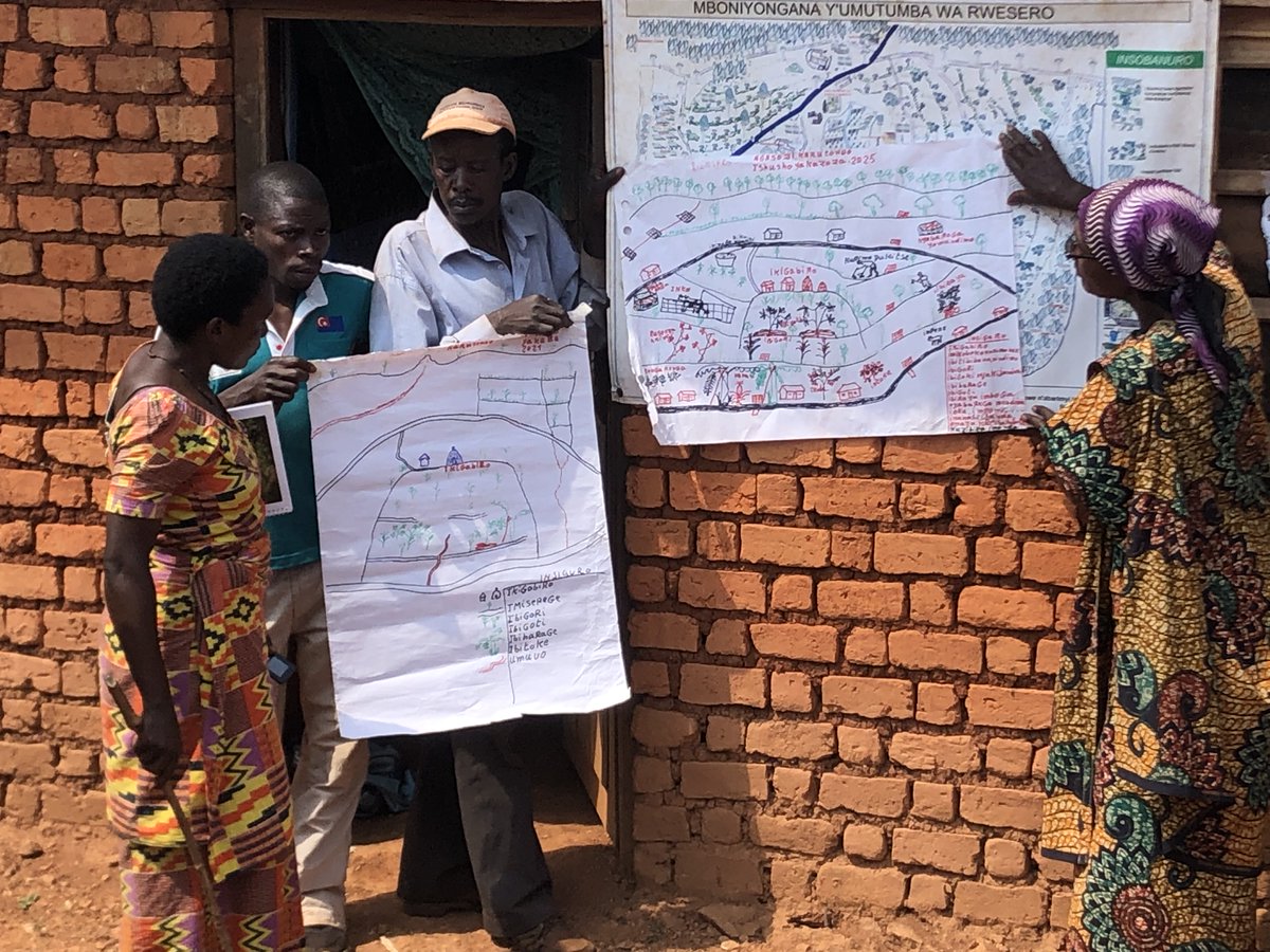 SLM_WUR's tweet photo. (1/2) Previously, our colleague Aad Kessler visited Burundi for his ongoing PIP approach project: PAGRIS. PIP farmers of the Rwesero village who are collectively tackling erosion on a micro-watershed, and doing gully control with local materials. #PIPapproach #Sustainablefarming https://t.co/JHYZ01L37v