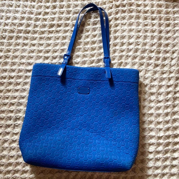 msmc92's tweet image. So good I had to share! Check out all the items I'm loving on @Poshmarkapp from @britches13 #poshmark #fashion #style #shopmycloset #motherhoodmaternity #michaelmichaelkors: posh.mk/v3rJkzwX1ib