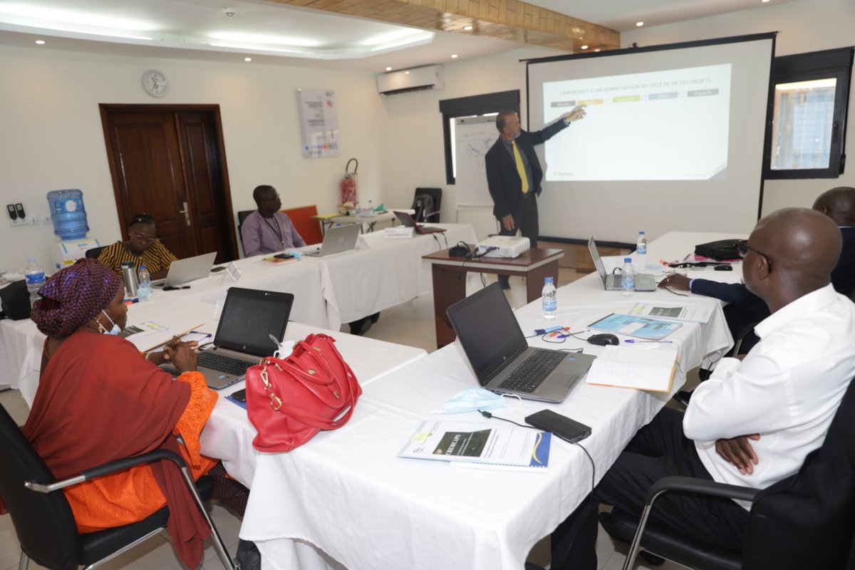 Egis Forhom (@institut_forhom) on Twitter photo 🆕Ouverture du centre de #formation à #Abidjan 👏 Des agents de l'UEMOA inaugurent la salle de formation en #cotedivoire et bénéficient de l'expertise d'Egis <a href="/institut_forhom/">Egis Forhom</a> en #management de #projets
Découvrez nos lieux de #formation : bit.ly/3BdPafT 🆕Ouverture du centre de #formation à #Abidjan 👏 Des agents de l'UEMOA inaugurent la salle de formation en #cotedivoire et bénéficient de l'expertise d'Egis <a href="/institut_forhom/">Egis Forhom</a> en #management de #projets
Découvrez nos lieux de #formation : bit.ly/3BdPafT