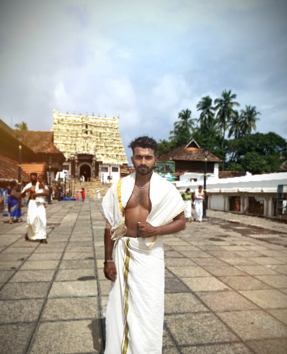 ArunKRavi5's tweet photo. Pathmanabha tample https://t.co/ZA2xDU5td3