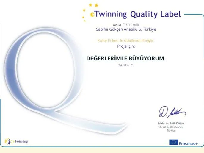 SabihaGken12's tweet photo. Okulumuzda Yürüttüğümüz eTwinning Projemizlerimiz Ulusal Kalite Etiketiyle ödüllendirilmiştir. Projeyi uygulayan öğretmenlerimize destek sağlayan öğrencilerimize ve velilerimize teşekkür ediyoruz.@antalyamem07 @huseyiner07 @MuratpasaMem @k_yavuz07 @fatmatutkunnn @lsgul https://t.co/x9d3s6RSDg
