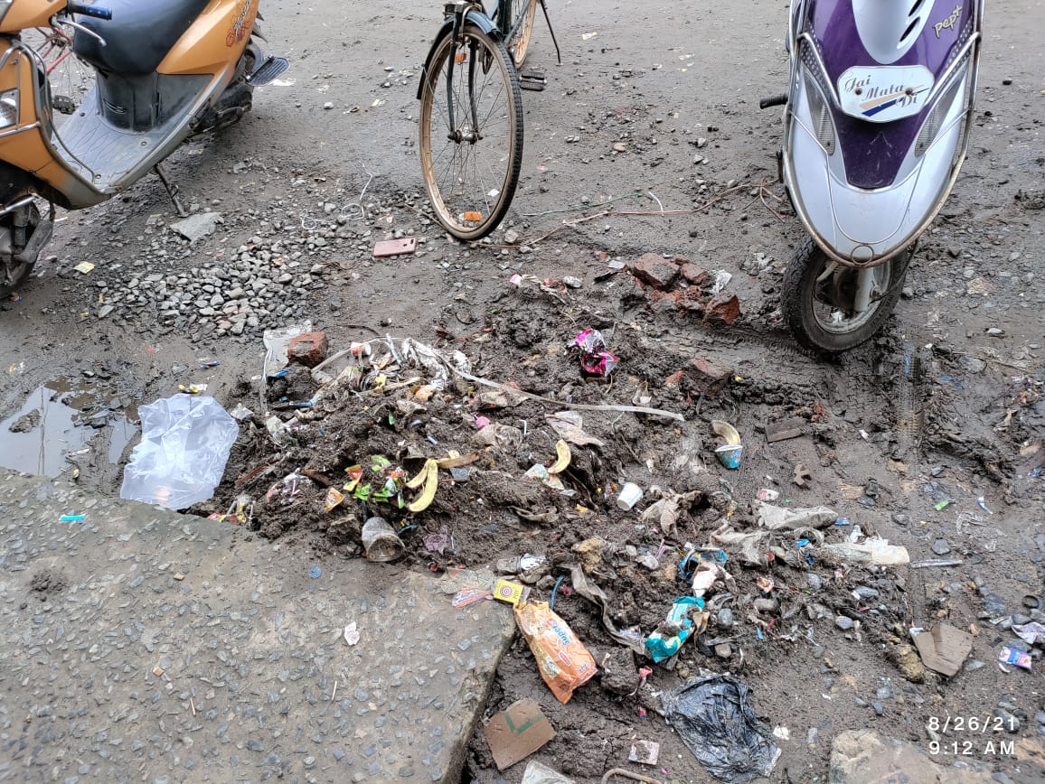 Debasis20374283's tweet photo. Poor administration by #RourkelaMc
From last one week garbage falling in front of our shop one person got infected with #dengue due to this drain waist. Kindly look into this matter #DmSundergarh 
#AdmRourkela 
#Smatcityrkl
#CMO_Odisha 
#OTV 
#RourkelaShines 
Daily mrkt MainRoad https://t.co/OwUrHTDoox