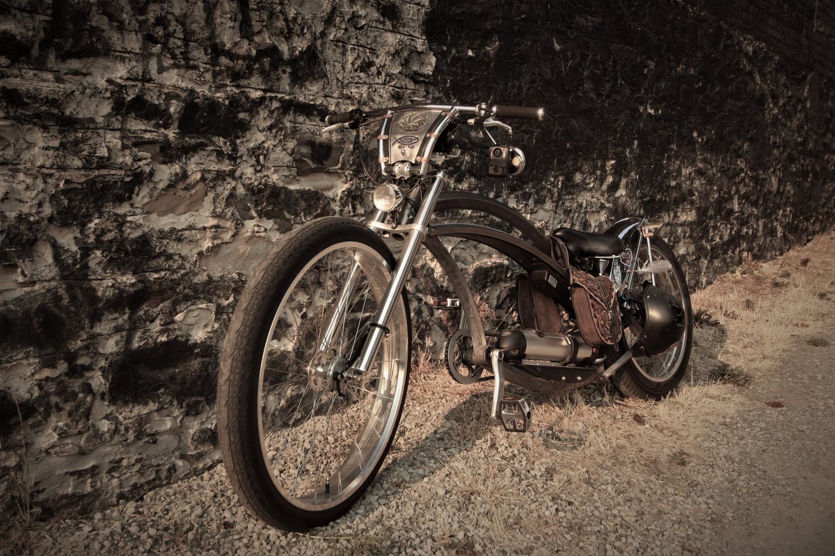420_Bike_Life's tweet photo. Car Guy💩Street Racer🏁
Après California early 90's moved to island; more I rode, fitter I got ➡️riding easier➡️rode more #VisciousCycle
One day, waitin' on Alfa Spider parts (also had jeep & truck) but was only #cycling🤔 Sold all 3 motor vehicles by month's end. #BikeLife 😎 https://t.co/V0uQGdoplj