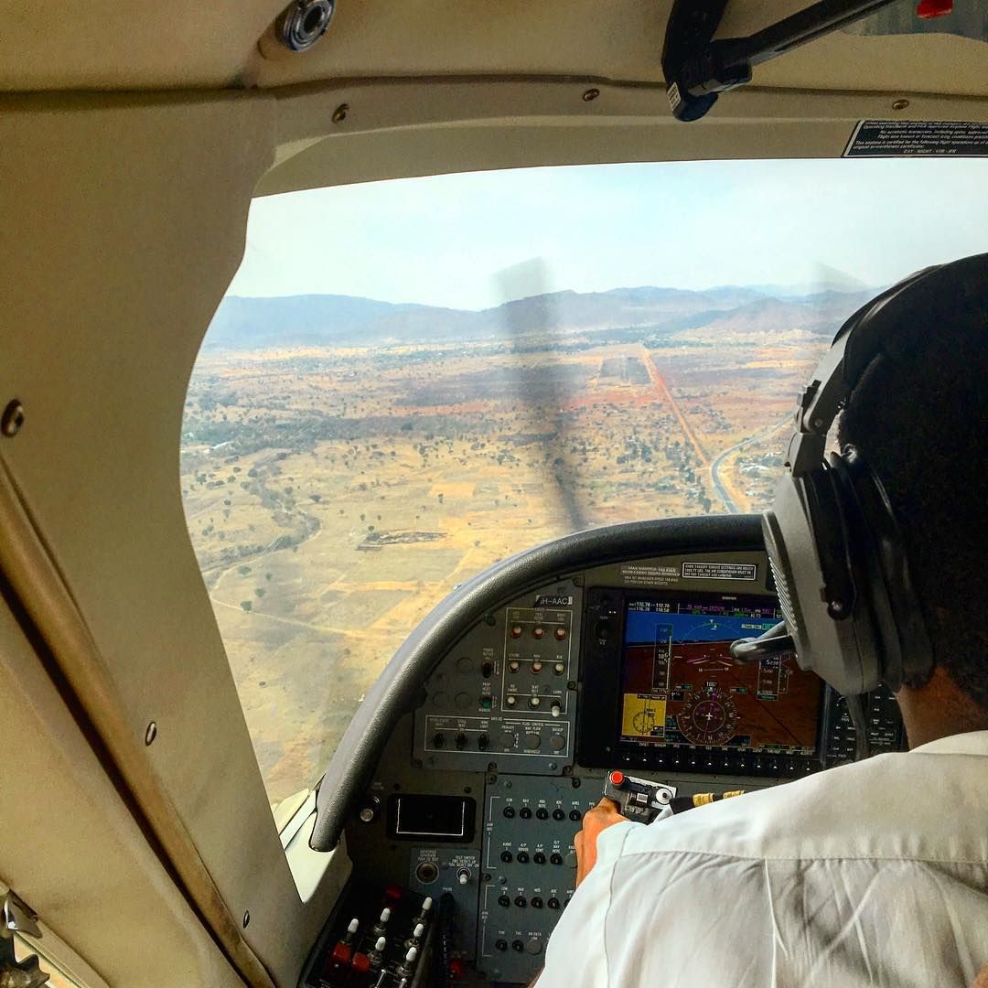 auricair's tweet photo. A very different kind of plane ride :) 

📸 @chrisagiusferrante

#ThrowbackPicture

#planelife #finalapproach #bushflight #auricair #travel #traveljunkie #travelphotography #livelife #safari #africa #africasafari #tanzania #ruahanationalpark #ruaha https://t.co/xTBpETJsRp