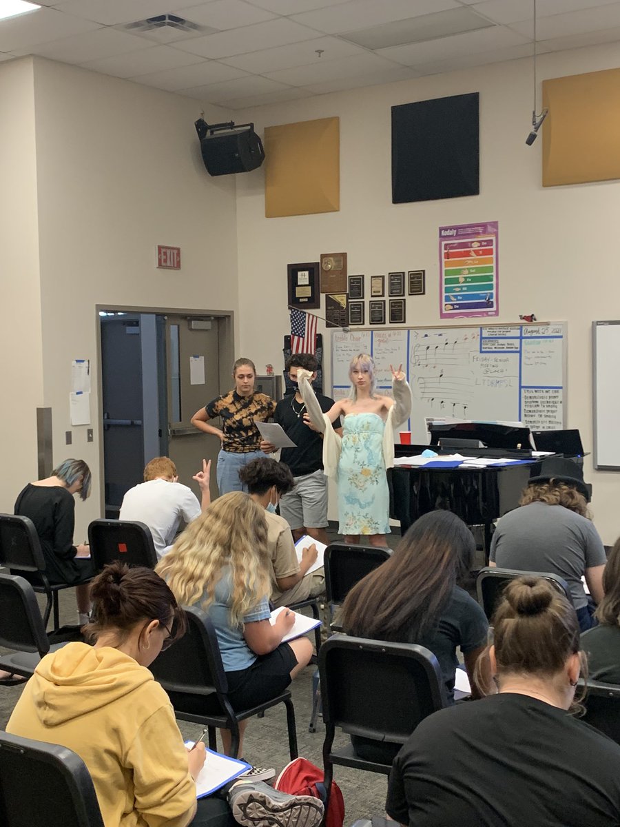 Student section leaders instructing their peers in our daily music theory lessons! Our choir students demonstrate #extraordinary leadership every day! <a href="/BGHS_DVUSD/">Barry Goldwater High</a> <a href="/DVUSDFineArts/">Anna Backstrom</a> <a href="/DrFinchDVUSD/">Curt Finch, PhD</a> <a href="/DVUSD/">Deer Valley Unified School District</a> <a href="/BghsIb/">BGHS IB</a>