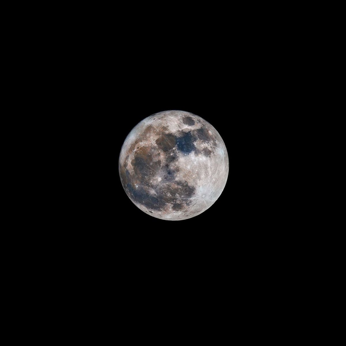 keniaos's tweet photo. ☁️🌑🎙 chiquito mío las cosas buenas les llegan a aquellos que saben esperar. https://t.co/TAjadHPzdo