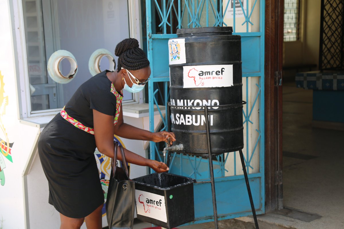 Amref_Kenya's tweet photo. As the pandemic continues to spread across the globe, people are heeding the advice of health experts to wash their hands, keep physical distance, and put on masks while in public. #AngamizaCorona #AmrefCovid19ResponseKE @MOH_Kenya @YEDNetworkKe @YouthActKE https://t.co/tZ1EEmZ3c3