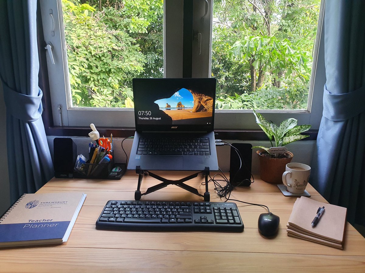 CatGarnett1's tweet photo. Starting #online this term so jazzied up the spare room to make an office space with some greenery in the window. 🌱
Quite happy with it!
#TeamRE #PSHE https://t.co/XuGWStQL14
