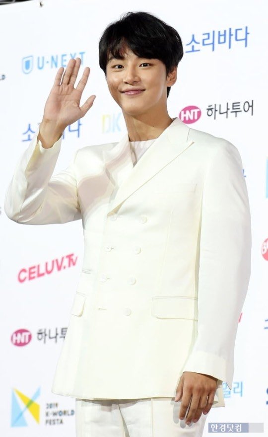 Прекрасный хён джэ дорама. Чан бом джун. Корейский актер ким бом. Со бом джун. Но чон ый (noh jung ui) dream m dorama.