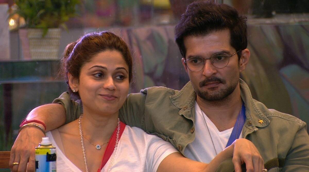 Bigg Boss OTT trolled for shielding Shamita Shetty-Raqesh Bapat, their closeness raises eyebrows
 #BiggBoss #biggbosskaranjohar #BiggBossOTT #makerssaveshamitaraqesh #RaqeshBapat #raqeshshamita #raqeshshamitabiggbossott #shamitashetty

gossipchimp.com/bigg-boss-ott-…