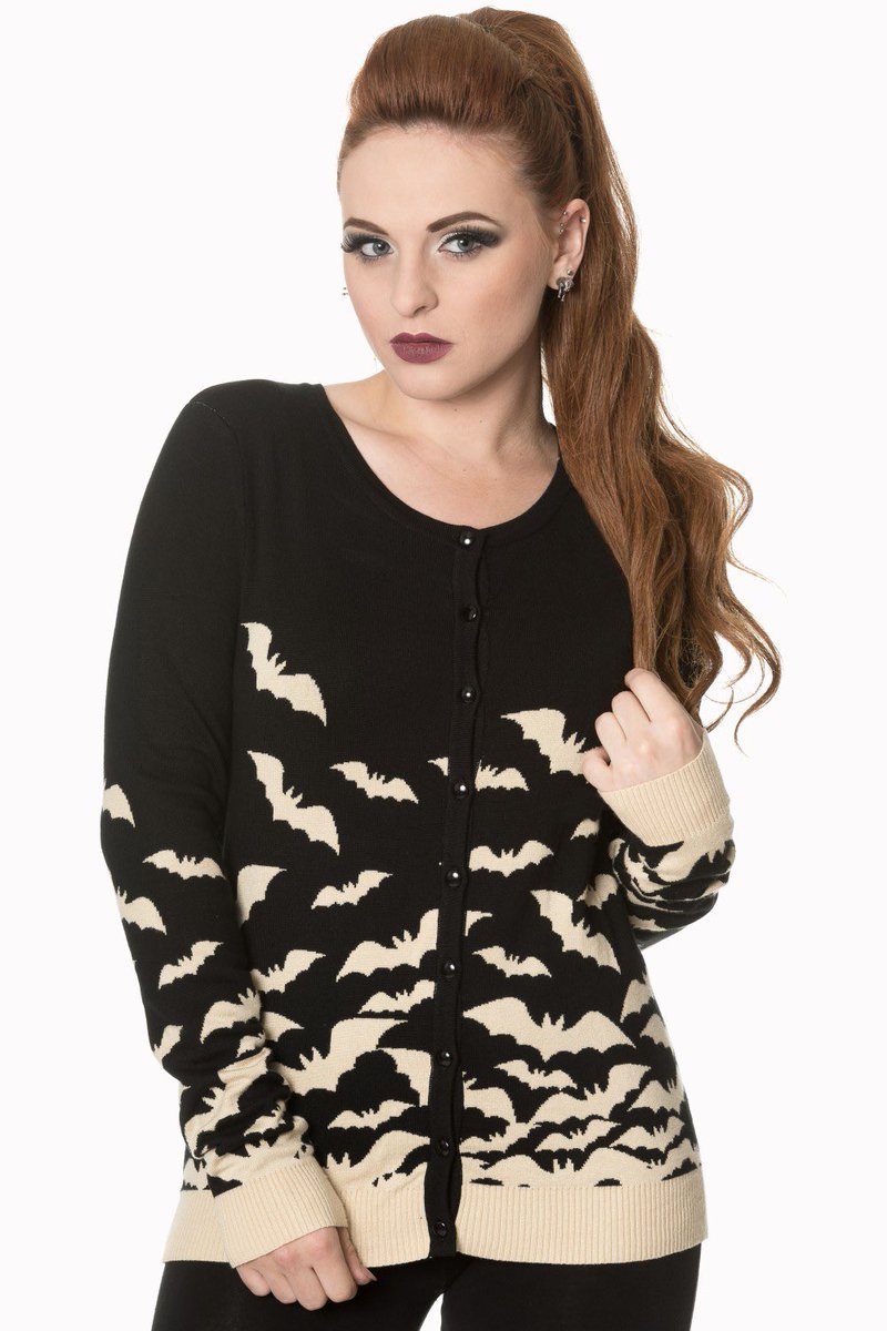 moonlight_store's tweet image. Es sind nicht mehr viele da, aber diese Jacke muss ich einfach posten…..❤️
.
.
.
#luckyrebel #bannes #gothic #punk #moonlight #ktvkiez #gothicgirl #rostock