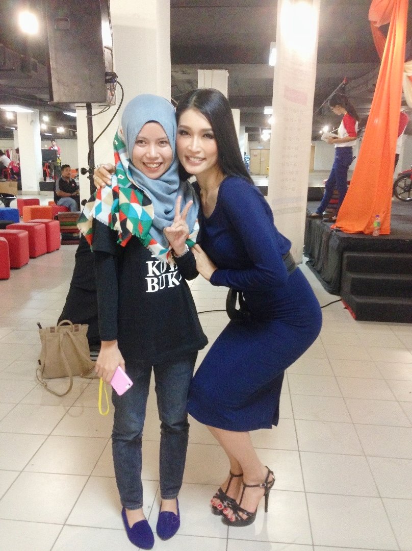 yellowRMFApink's tweet photo. Reminiscing few years back, oh i missed those times where I've got to meet amazing people @amberchia https://t.co/cmaZ0x6pRz