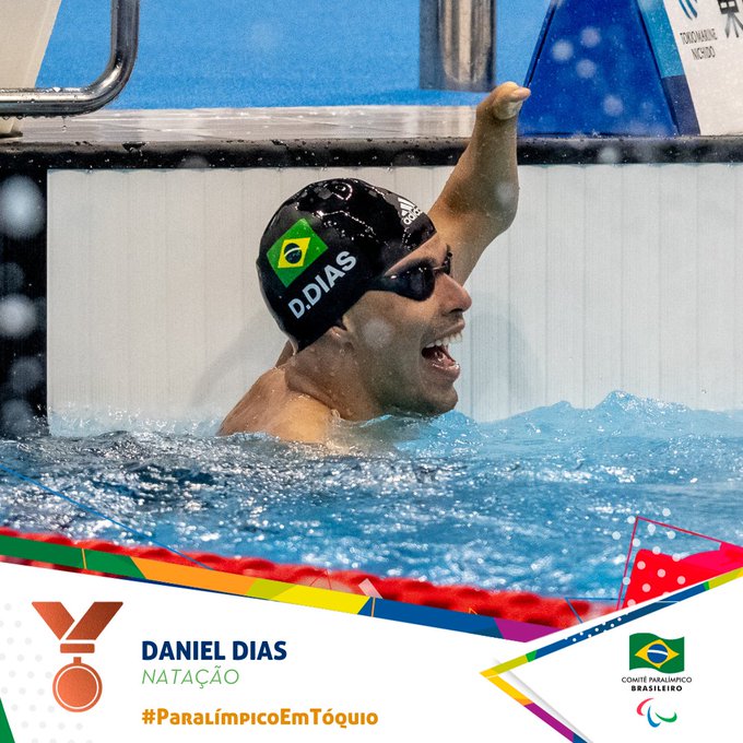 Card colorido com a foto do Daniel Dias, o seu nome e a ilustração de uma medalha de bronze.