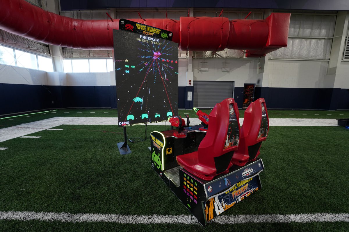 epicpartyteam's tweet photo. Awesome venue for arcades! We hope the recruits had a great time! @uarizona  #BearDown https://t.co/C5Vg1ntBb5