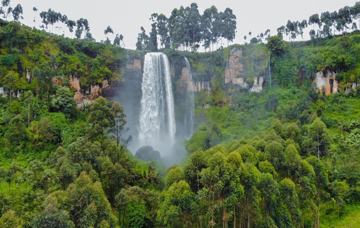 EDXTravel's tweet photo. 1/4-Thread
Sipi Falls is a series of three waterfalls in Eastern Uganda in the District of Kapchorwa, Northeast of Sironko and Mbale. The waterfalls lie on the edge of Mount Elgon National Park near the Kenyan border which is about 277 km from Kampala city.
#VisitUgandaNow https://t.co/EwTBSqJ5uh