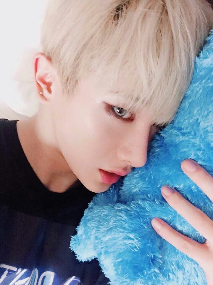 dulceemore_she's tweet photo. Hello, @weeklyidol_ ! Wonho is having a comeback on September 14th with his 2nd mini album "Blue Letter" and we would love to see him as a guest on your show. Will you please consider inviting him? Thank you.
@official__wonho #WONHO #원호 https://t.co/Me9rcBpCFu