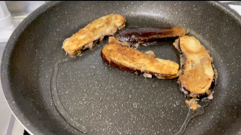 外はカリカリ中はとろとろに仕上がる？！絶品ナスの唐揚げレシピ！