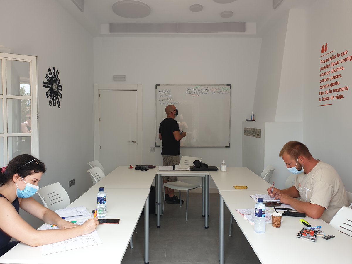 🏫 <a href="/Deblaspanish/">Debla Cursos de Español</a>  es otra escuela federada que ha renovado su acreditación Escuela ELE Segura al cumplir un año desde la obtención de la certificación en 2020. Puedes revisar las pautas en ➡ fedele.org/escuela-segura/