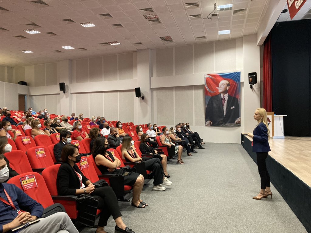 YKS hazırlık süreci veli bilgilendirme toplantımızı velilerimizin yoğun katılımı ile gerçekleştirdik. 
Güzelbahçe Kampüsü olarak güçlü eğitim kadromuzla yeni döneme hazırız. ❤️💙