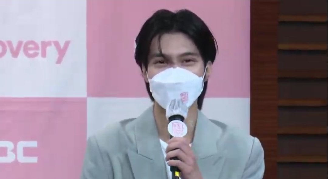 yugnagyul's tweet photo. Really happy to see you laugh today hendery.. 🥺💚

#ThankYouHendery
#WeLoveYouHendery https://t.co/jo1Y4e8eT8