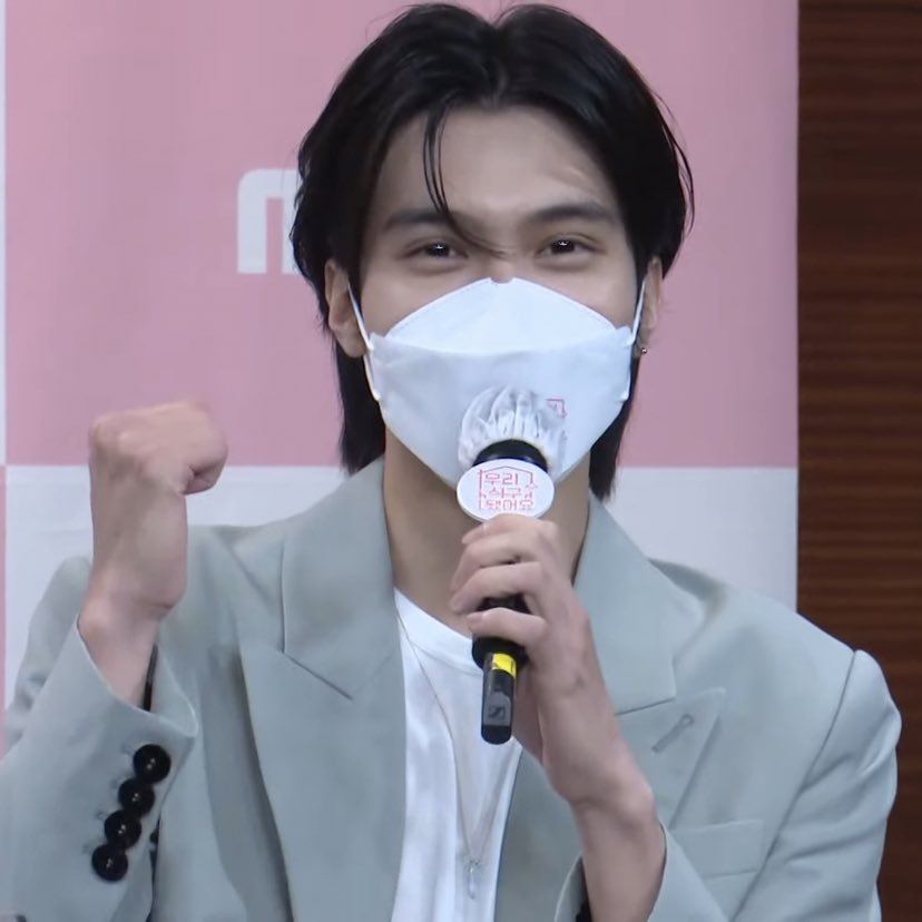 hyuckienoona's tweet photo. My precious hendery, you deserve all the good things and love #WeLoveYouHendery #ThankYouHendery https://t.co/IZOhTbc1w6