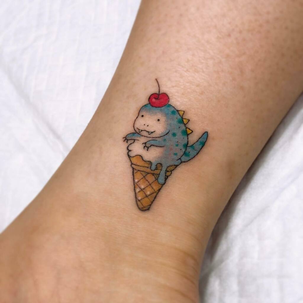 smalltattoo #恐竜タトゥー ． ． ． #tattoo #reikotattoo #studiokeen #japan  #nagoyatattoo #irezumi #タトゥー #刺青 #名古屋 #大須 #矢場町 https://t.co/zvHkaXdLD8, image size:1024x1024