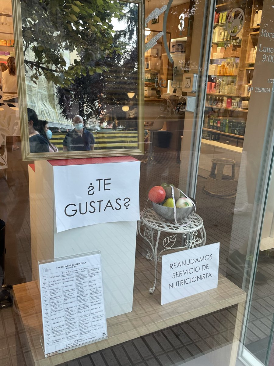 Campaña más insensible qu’esta vi poques. Y enriba fecha nuna farmacia. 🤦🏻‍♂️ La salú mental de la xente yá si eso…