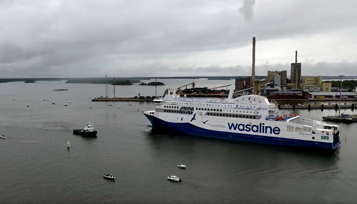 CreatingSavings's tweet photo. 👏👏Welcome the most sustainable and energy-efficient RoPax ferry M/S Aurora Botnia to her hometown Vaasa! Our Hybrid Electric Propulsion solution with battery packages inside ensures a Zero Emission Sailing Mode. #energyefficiency #zeroemission @wasaline_fi @VaasaVasa https://t.co/u9jAObPXzW