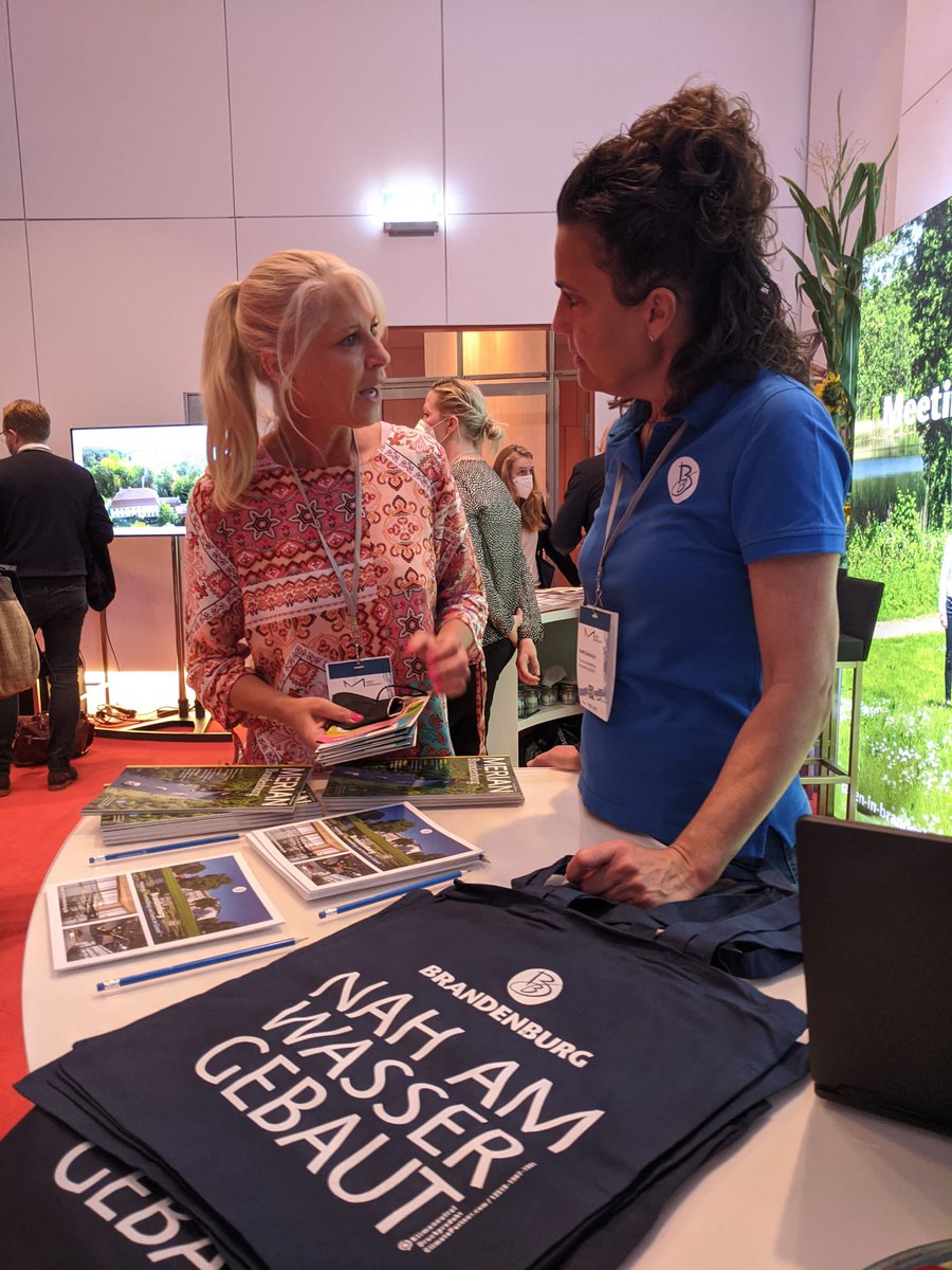 tnwbbl's tweet photo. Endlich mal wieder eine Messe! 🙂 Beim MEET GERMANY Summit in Berlin begrüßen wir die Gäste an der Brandenburger Tafel. #nachbrandenburg https://t.co/wKsGhpJZQj