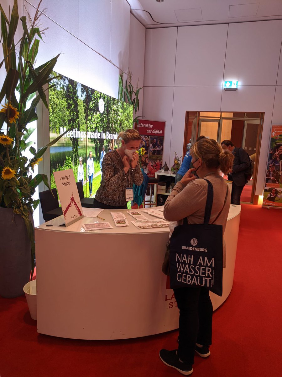 tnwbbl's tweet photo. Endlich mal wieder eine Messe! 🙂 Beim MEET GERMANY Summit in Berlin begrüßen wir die Gäste an der Brandenburger Tafel. #nachbrandenburg https://t.co/wKsGhpJZQj