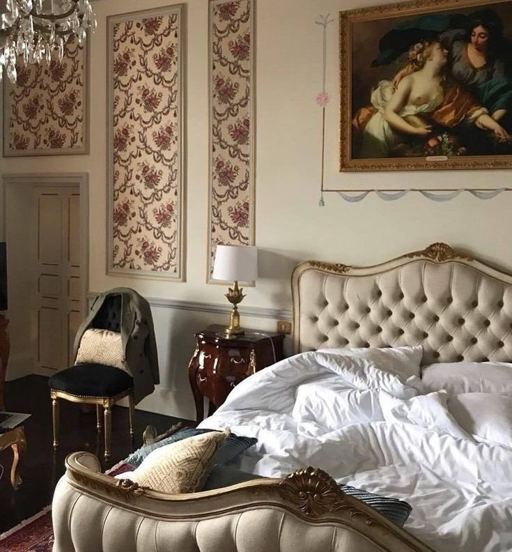 _annnsophie's tweet image. — hotel nights with friends