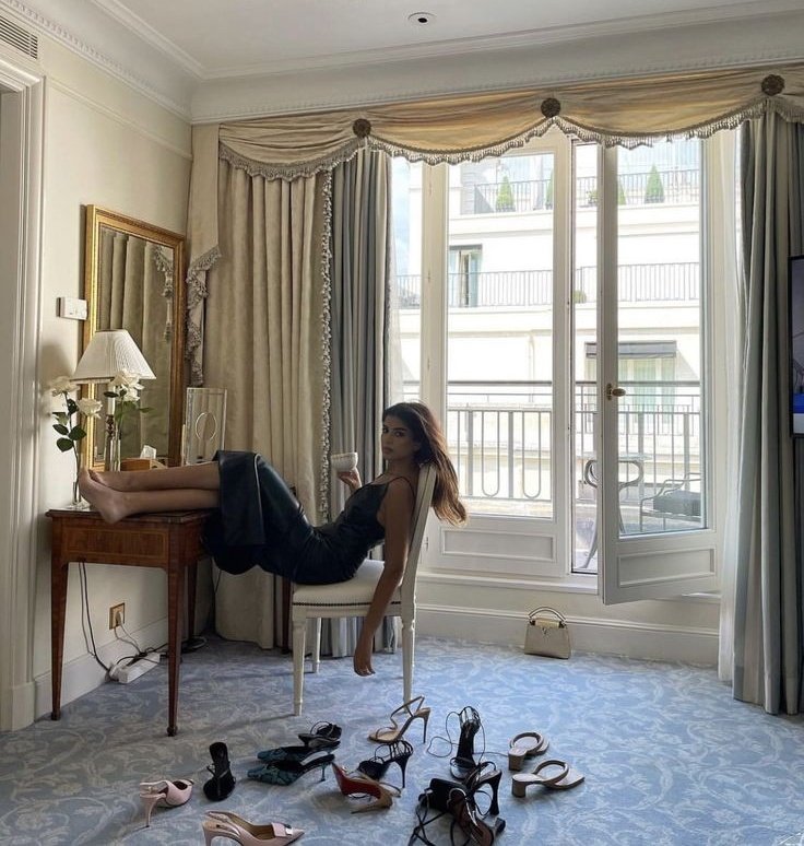 _annnsophie's tweet image. — hotel nights with friends