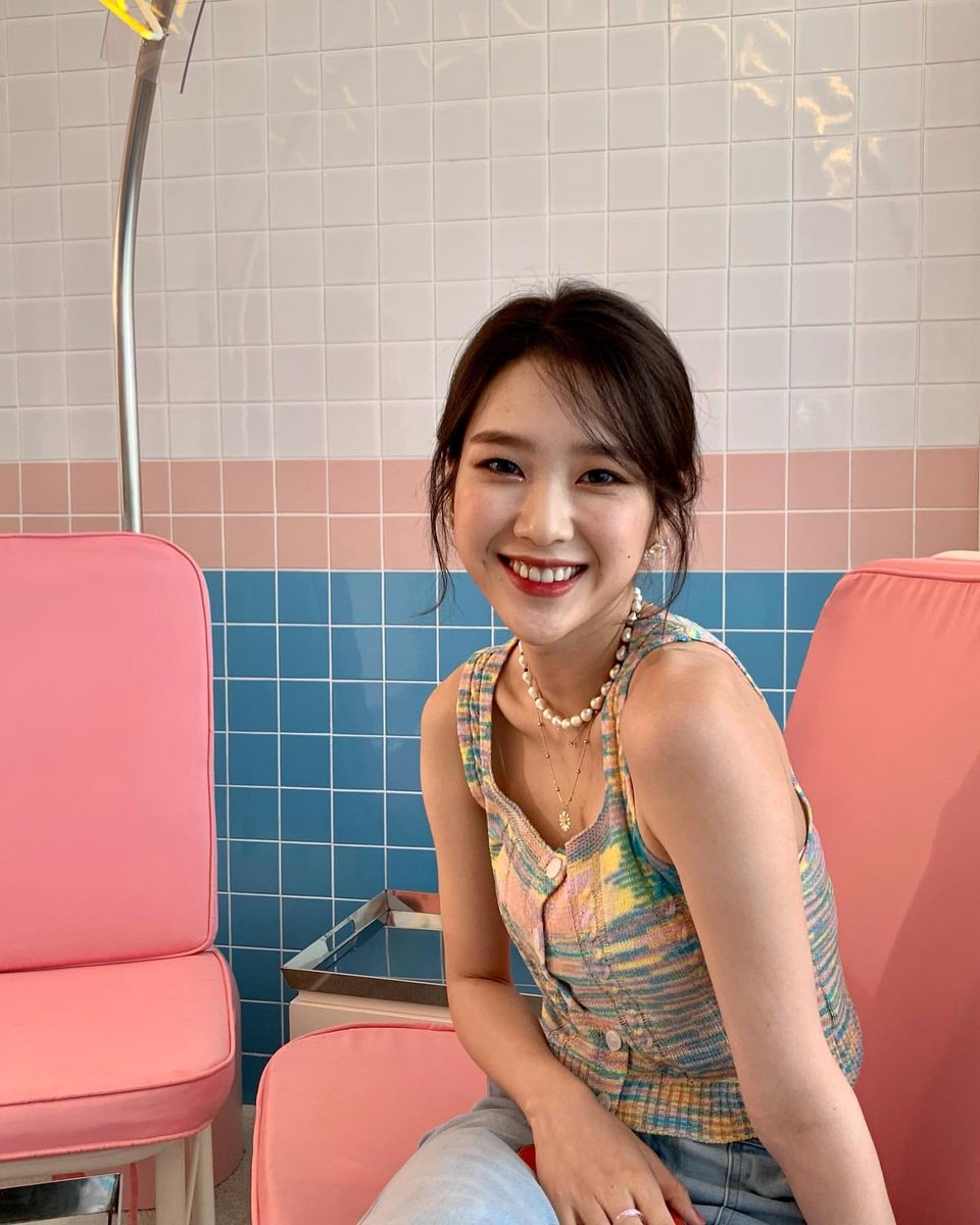 Jihoize's tweet image. 'I, Love, Eat' that neon phrase behind me said it all. for today's lunch, I choose to go out and have some good food in a cute cafe with soft pink and blue color as their background. the place itself has so many photo spot that I dont realize I took so many picture of me.