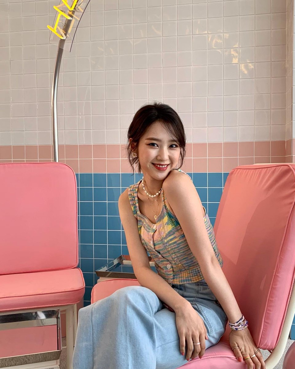 Jihoize's tweet image. 'I, Love, Eat' that neon phrase behind me said it all. for today's lunch, I choose to go out and have some good food in a cute cafe with soft pink and blue color as their background. the place itself has so many photo spot that I dont realize I took so many picture of me.