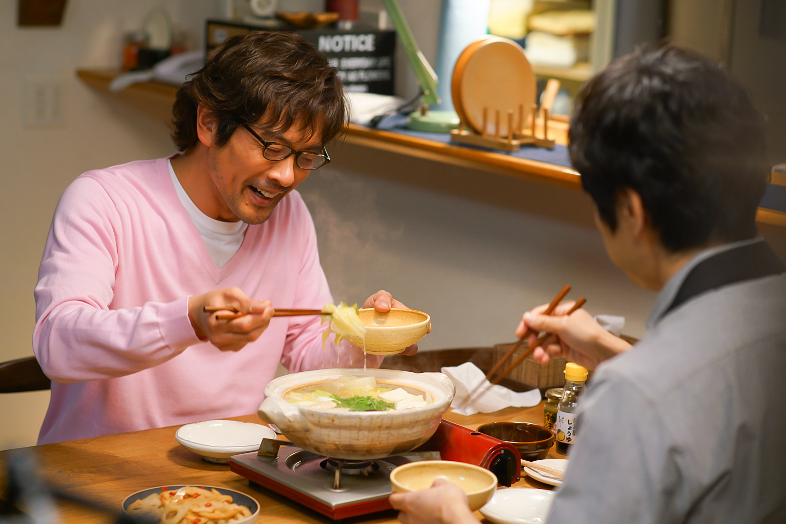 きのう何食べた？ season2』 公式 on X: #きのう何食べたおかわり 6話の献立🍲 ￣￣￣￣￣￣￣￣￣￣￣￣ 鶏手羽先の水炊き  レンコンのきんぴら 鍋のダイゴ味、おじや！ 今週のレシピ動画は残念ながらお休み😢 サブスクなどでぜひチェックしてみてくださいね。 t  ...