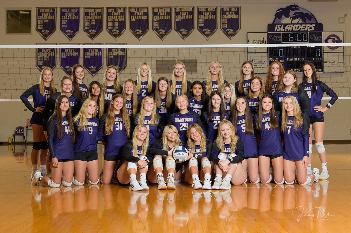 Nothing like those first game of the year feelings. A chance for new opportunities and a fresh start to all your goals and dreams. Good luck to these girls tonight again at Lincoln East. Lets make it the best year yet! Gooooooo Islanders!! #fuelup ⛽️🏝🏐