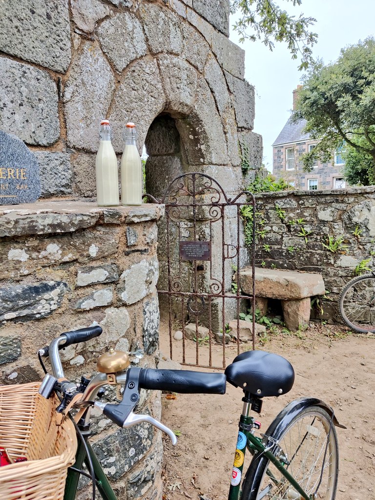 You'll want to know the details, yes?

Our glorious full cream, pasteurised and chilled milk is £2 a litre, we have litre containers available, but think of the environment and try to recycle!

To get to the dispensing room, head through the gate at the corner of the field...