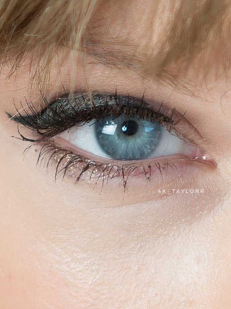 What Color are Taylor Swift'S Eyes 