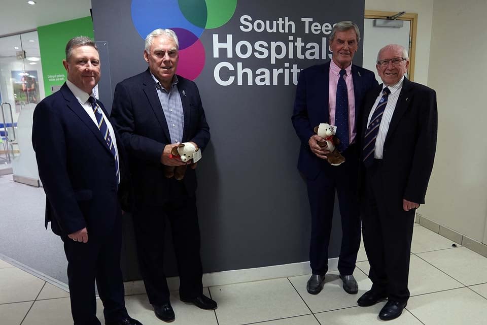 Alan Peacock. A fantastic Footballer and a true Gentleman Supporting <a href="/TLC_Yorkshire/">tlc.york@outlook.com</a> <a href="/SouthTees/">South Tees Hospitals</a>   
Fantastic Footballer <a href="/Boro/">Middlesbrough FC</a> #UTB #LeedsUnited #englandfootball
Pic
Andrew Hill <a href="/TLC_Yorkshire/">tlc.york@outlook.com</a>. Boro Ledgend Frank Spraggon. Boro Legend Alan Peacock and Ian Williams from <a href="/pgl_york/">Yorkshire North & East Freemasons</a>