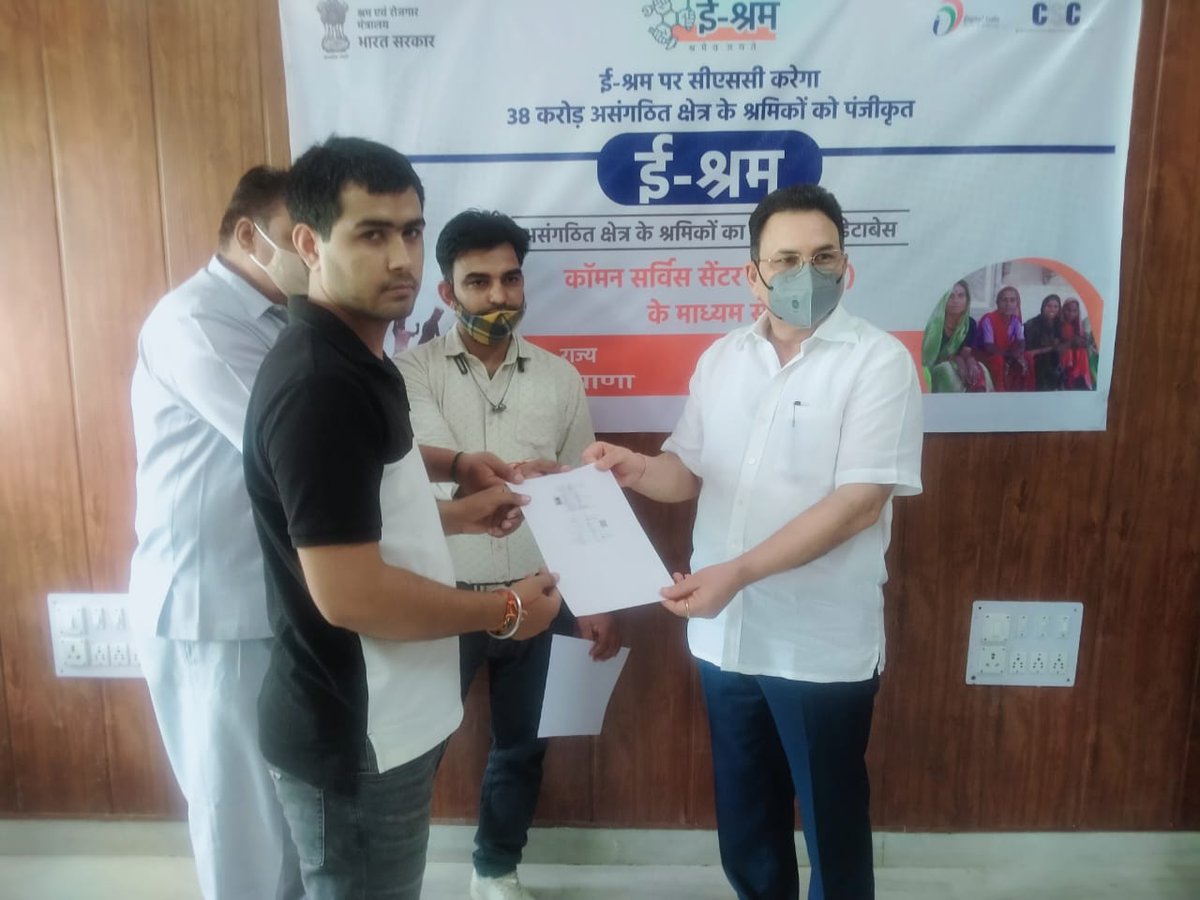 AskCharkhidadri's tweet image. Today In Charkhi Dadri district, E-Sharm service was inaugurated by the Additional Deputy Commissioner  Sh. Virender Lather ji.For registration any citizen can visit nearest CSC center.
 @dintya15 @ashi_apple @abhi481 @Prabhjotsidhu85 @parveendhm @diprodadri