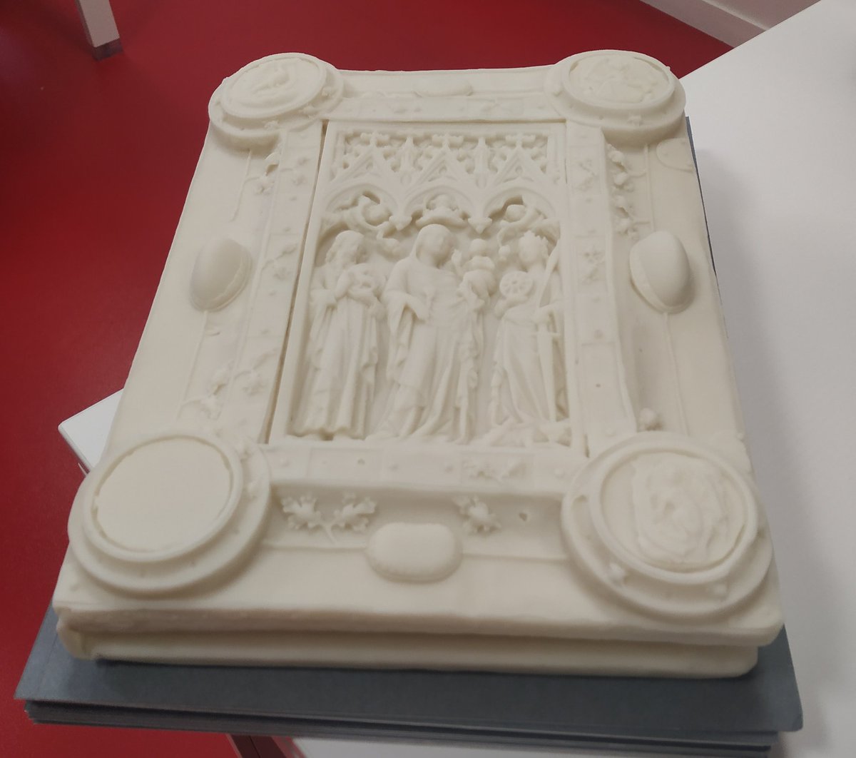 bmiepinal's tweet photo. La reliure de l'Évangile selon saint Marc a été numérisé en 3D puis rematérialisé par impression 3D
#impression3D #numerisation3D
@imasolutions3d https://t.co/Zs035gcilq