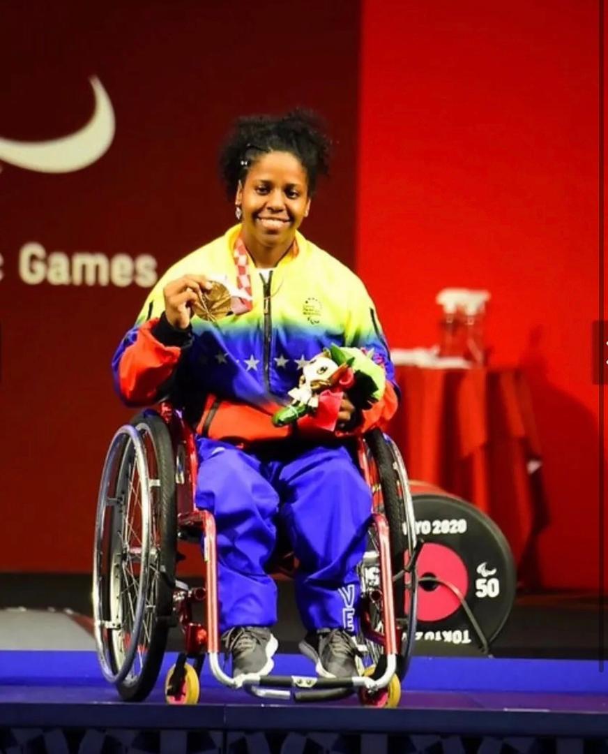 ¡Qué Alegría! Nuestra atleta, Clara Fuentes, logró una muy merecida Medalla de Bronce en la disciplina ParaPotencia, categoría 41 Kg. ¡Bravo Muchacha! Formas parte de una gran generación de campeones que deja en alto el nombre de Venezuela en los #JuegosParalímpicos #Tokyo2020.