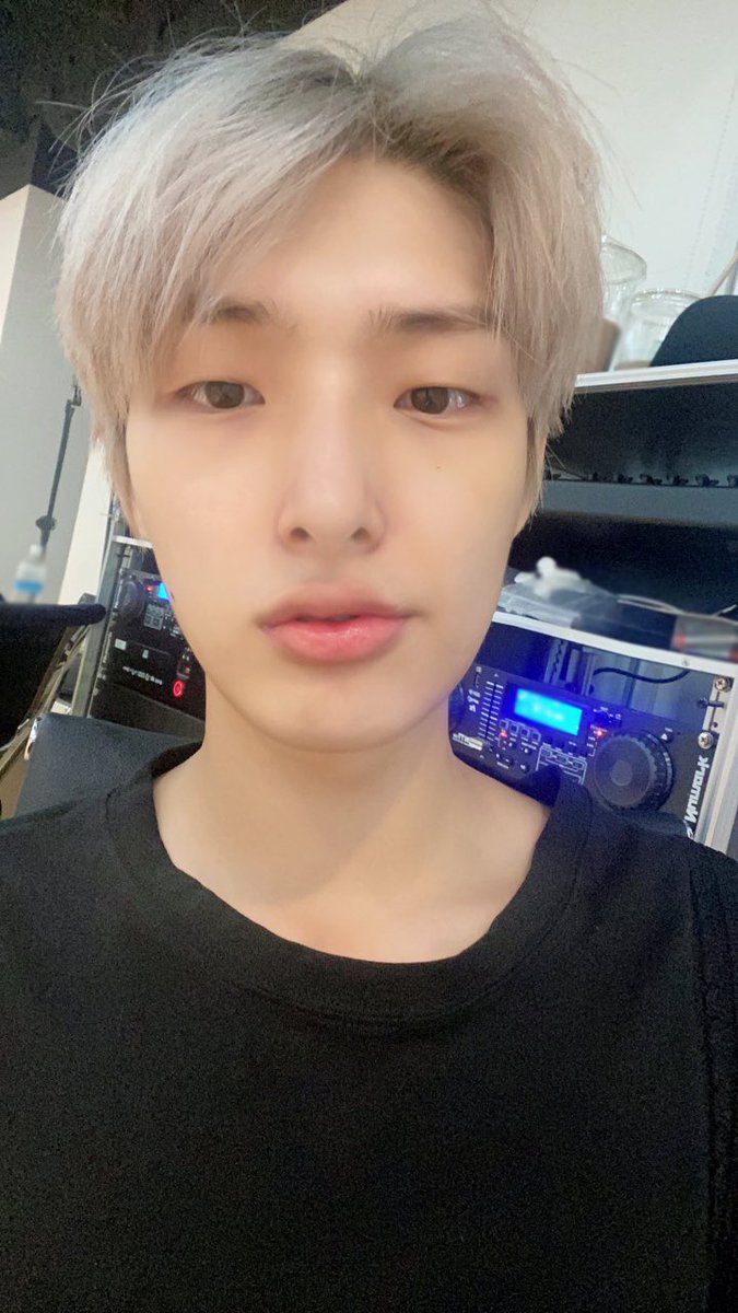 [#민기] 빨리 밥 먹구 자야겠다 #ATEEZ #에이티즈