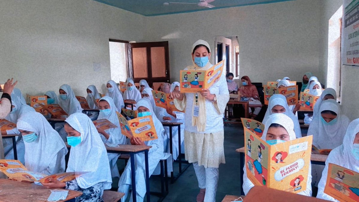 JKSamagra's tweet photo. In last 2 weeks Directorate of Samagra Shiksha, J&amp;K in collaboration with ELFA International &amp; UNICEF India organized 133 SENSITIZATION programs on COVID Appropriate Behaviour (CAB) and Safe Community Schooling, a total of 3325 participants were trained https://t.co/5CH6Uove4L