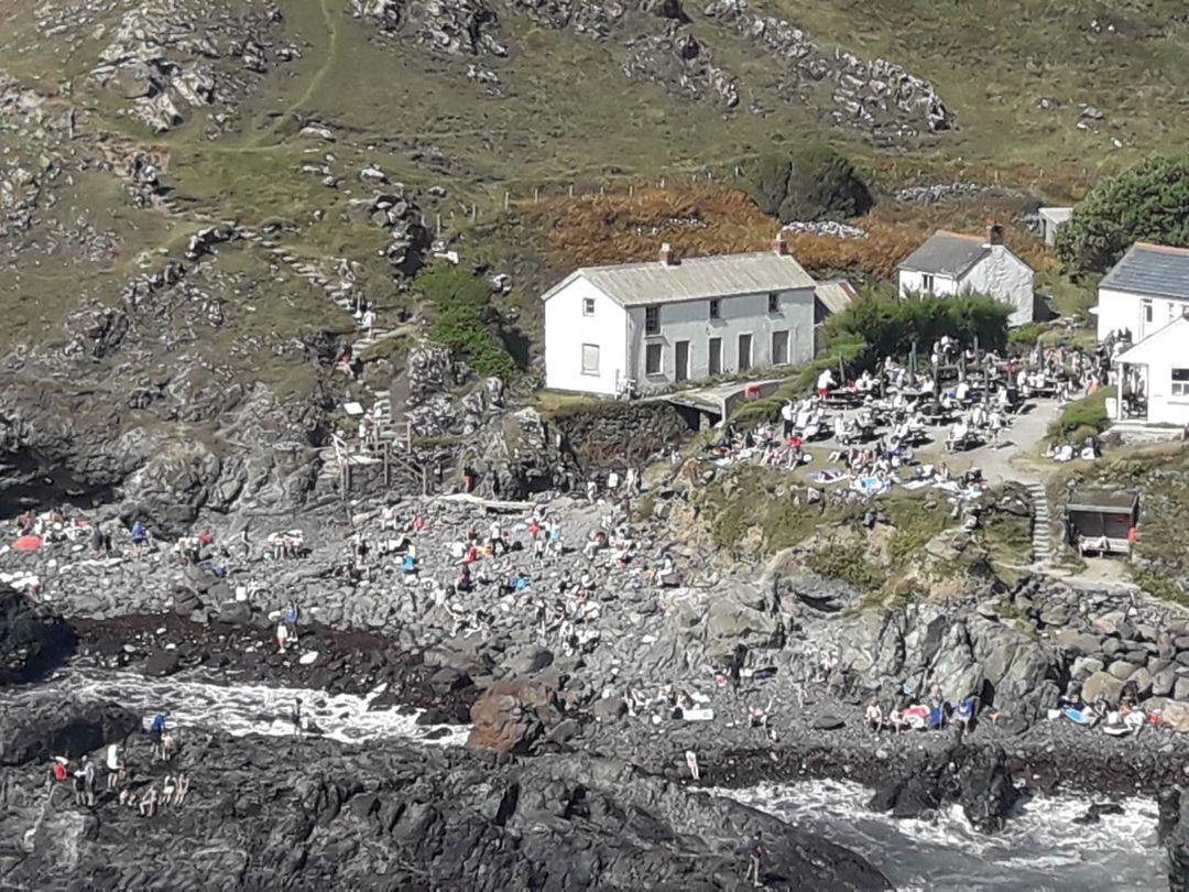 We are expecting a very busy weekend ahead. The tides will also limit the amount of beach. If you are visiting Kynance or Lizard Point, please check out the websites to help you enjoy and plan your visit to avoid disappointment. nationaltrust.org.uk/kynance-cove nationaltrust.org.uk/lizard-point