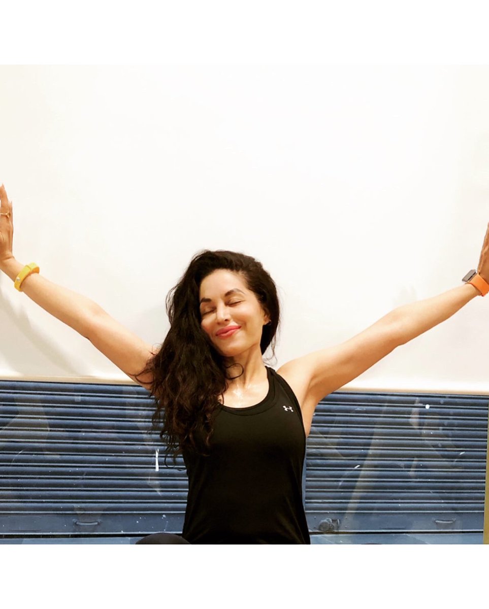 mreenaldeshraj's tweet photo. I WORKOUT TO IMPRESS MYSELF😂
:
Wake up , workout and be happy♥️
:
#workout #gym # gymlove #addicted #addiction #must #lifestyle #wayoflife #fitlife #fitness #loveit #spinning #strengthtraining #trainning #letsgo #gymlife #gymfreak #morning #morninglove #mreenaldeshraj #mree ♥️ https://t.co/2PVxfCOVxC